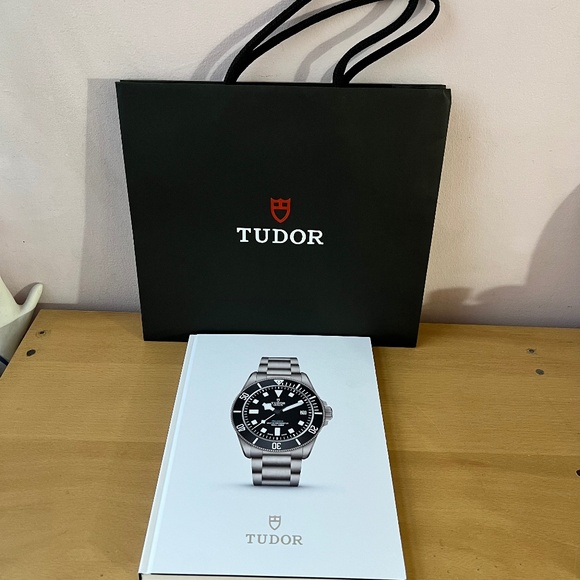 TUDOR 2025-2026 HARDCOVER WATCH COLLECTION CATALOG BOOK ENGLISH W/SHOPPING BAG - Picture 1 of 16